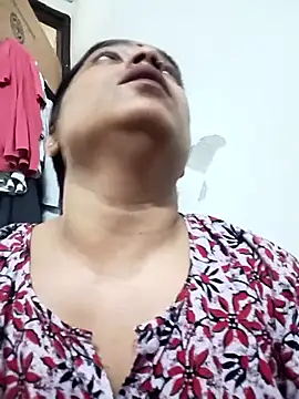 Snapshot of Trisha_71 chatting on 09-14-25, 06:58 Trisha 71 online show from 09-14-25, 06:58