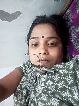 Snapshot of Trisha_71 chatting on 09-18-25, 04:32 Trisha 71 online show from 09-18-25, 04:32