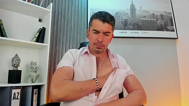 Snapshot of JuanKFit_45 chatting on 07-11-26, 04:24 JuanKFit 45 online show from 07-11-26, 04:24