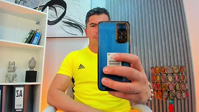 Snapshot of JuanKFit_45 chatting on 07-09-26, 04:24 JuanKFit 45 online show from 07-09-26, 04:24