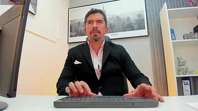Snapshot of JuanKFit_45 chatting on 07-30-26, 04:44 JuanKFit 45 online show from 07-30-26, 04:44