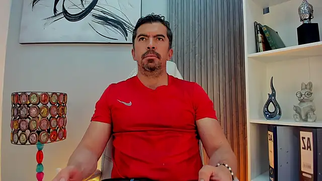 Snapshot of JuanKFit_45 chatting on 06-15-26, 04:01 JuanKFit 45 online show from 06-15-26, 04:01