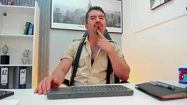 Snapshot of JuanKFit_45 chatting on 07-28-26, 04:31 JuanKFit 45 online show from 07-28-26, 04:31