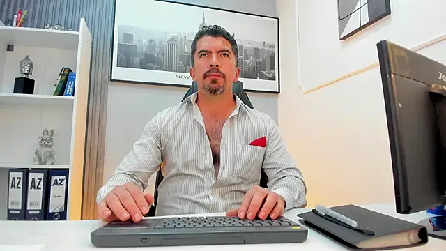Snapshot of JuanKFit_45 chatting on 07-27-26, 04:41 JuanKFit 45 online show from 07-27-26, 04:41