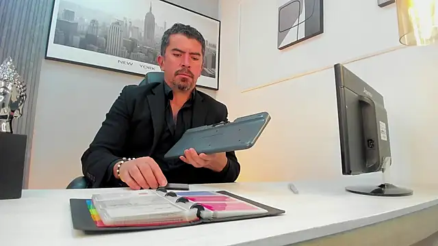 Snapshot of JuanKFit_45 chatting on 07-26-26, 05:03 JuanKFit 45 online show from 07-26-26, 05:03
