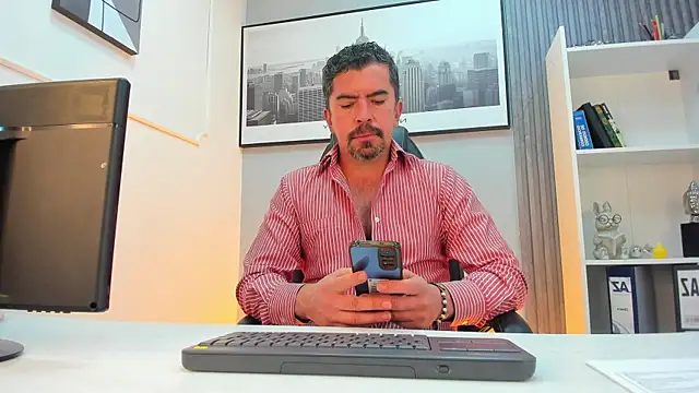 Snapshot of JuanKFit_45 chatting on 07-29-26, 03:50 JuanKFit 45 online show from 07-29-26, 03:50