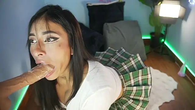 AnnieCouperr online show from 01-10-26, 07:53