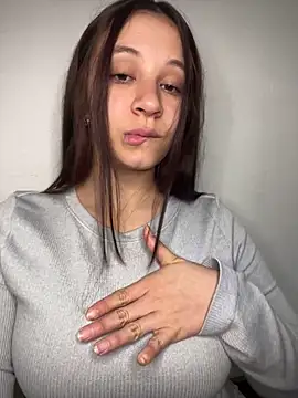 Snapshot of HinataArai chatting on 10-22-25, 02:27 HinataArai online show from 10-22-25, 02:27