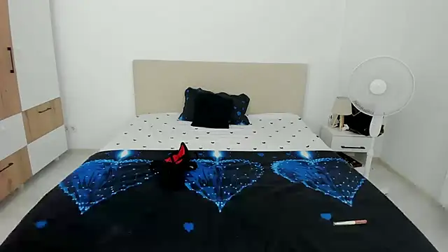 Snapshot of EvvaBBW chatting on 09-11-25, 07:25 EvvaBBW online show from 09-11-25, 07:25