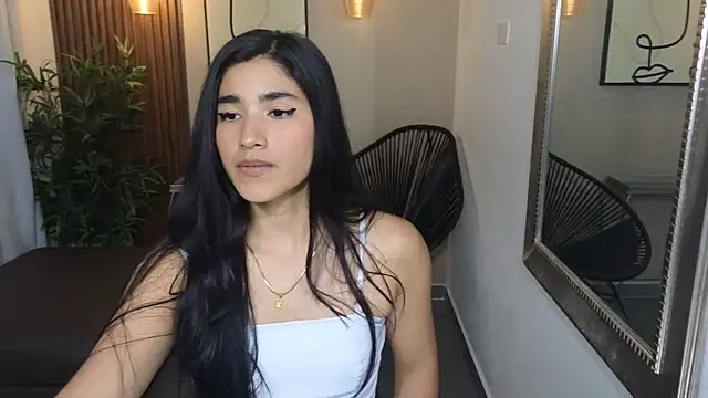 Lia Mar  online show from 10-17-25, 06:10