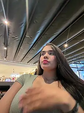 BellaLeclair online show from 04-06-26, 12:17