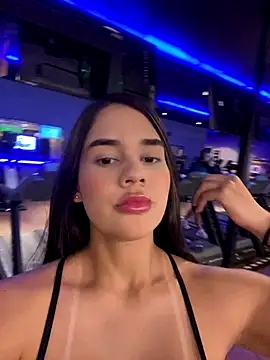 BellaLeclair online show from 12-14-25, 04:34