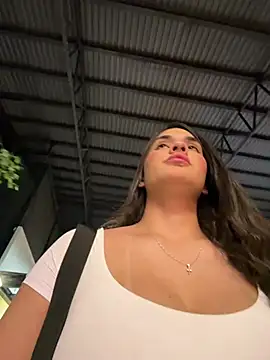 BellaLeclair online show from 04-05-26, 12:06