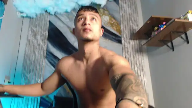 Snapshot of ThiagoBlaze chatting on 07-12-26, 01:06 ThiagoBlaze online show from 07-12-26, 01:06