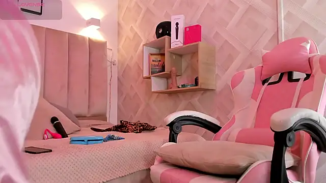 Clhoe Johnson online show from 10-24-25, 12:26