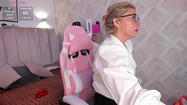 Snapshot of Clhoe_Johnson chatting on 02-23-26, 12:39 Clhoe Johnson online show from 02-23-26, 12:39