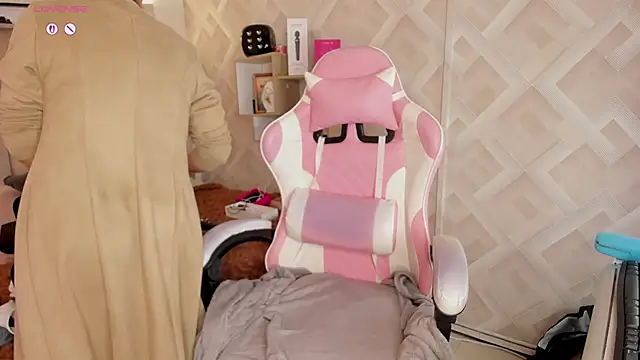 Clhoe Johnson online show from 03-09-26, 12:41