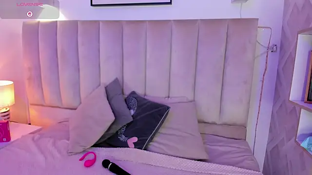 Clhoe Johnson online show from 10-27-25, 12:06