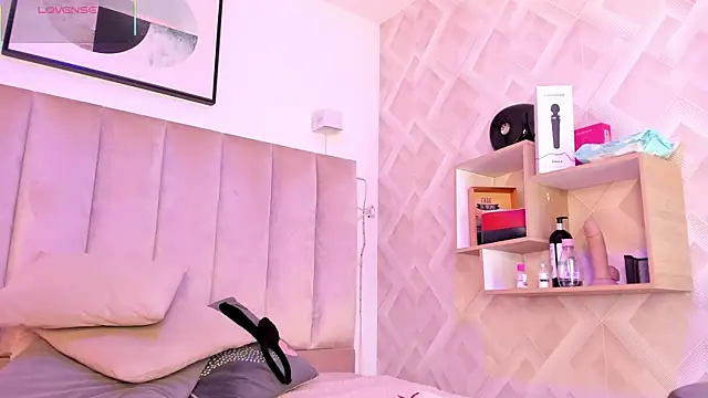 Clhoe Johnson online show from 10-31-25, 12:57