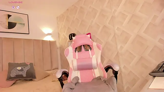 Clhoe Johnson online show from 04-16-26, 12:39