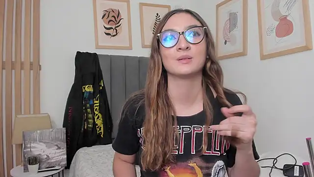 Alice Dickinssonn online show from 12-14-25, 09:20