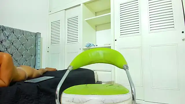 scarle22 online show from 01-12-26, 08:15