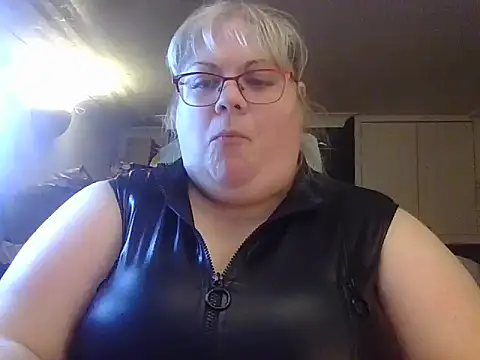 Kinkyhousewife83 online show from 11-23-25, 05:45