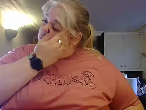 Kinkyhousewife83 online show from 10-08-25, 09:33