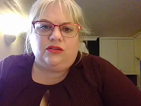 Kinkyhousewife83 online show from 09-10-25, 07:13