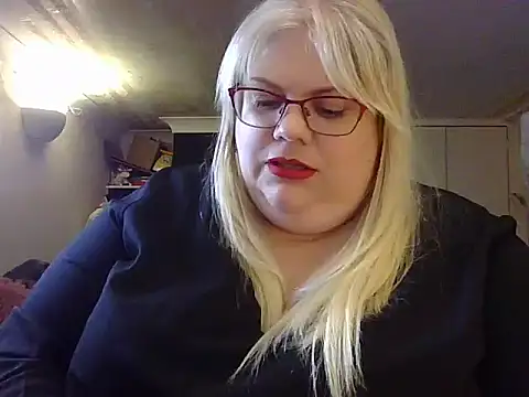 Kinkyhousewife83 online show from 09-26-25, 04:14