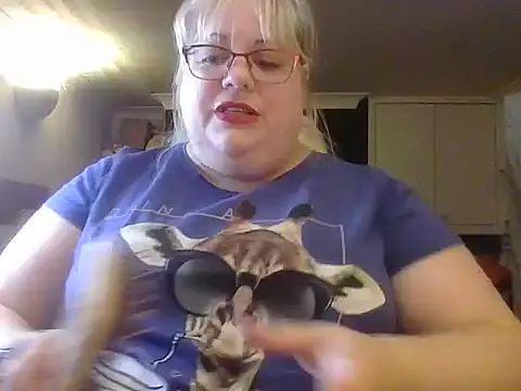 Kinkyhousewife83 online show from 10-18-25, 02:19