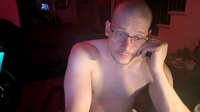 Snapshot of MasterDaddyCool chatting on 06-18-26, 06:01 MasterDaddyCool online show from 06-18-26, 06:01