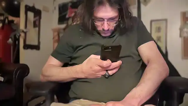 Snapshot of MasterDaddyCool chatting on 01-16-26, 04:27 MasterDaddyCool online show from 01-16-26, 04:27