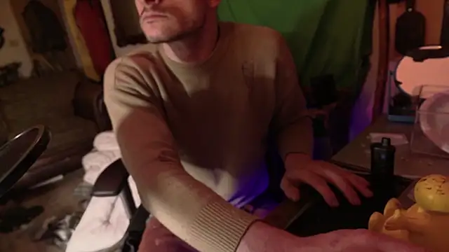 Snapshot of MasterDaddyCool chatting on 02-20-26, 11:50 MasterDaddyCool online show from 02-20-26, 11:50