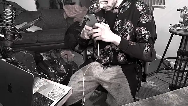 Snapshot of MasterDaddyCool chatting on 02-02-26, 11:37 MasterDaddyCool online show from 02-02-26, 11:37