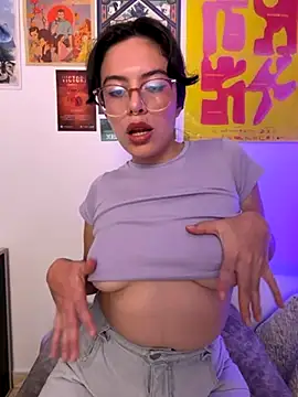 Katheerine online show from 10-28-25, 01:06