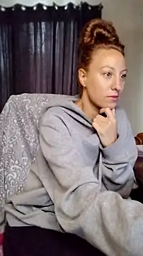 Snapshot of AnneNay chatting on 07-14-26, 05:30 AnneNay online show from 07-14-26, 05:30