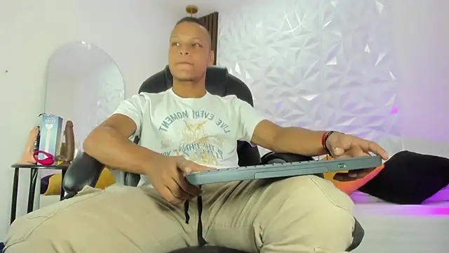Snapshot of Ricky_Owens1 chatting on 09-26-25, 01:40 Ricky Owens1 online show from 09-26-25, 01:40