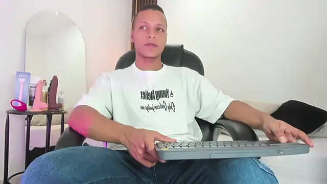 Snapshot of Ricky_Owens1 chatting on 09-11-25, 01:00 Ricky Owens1 online show from 09-11-25, 01:00