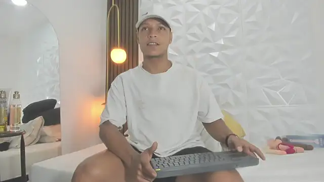 Snapshot of Ricky_Owens1 chatting on 10-08-25, 01:56 Ricky Owens1 online show from 10-08-25, 01:56