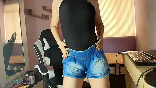 luna desiree online show from 10-13-25, 01:45