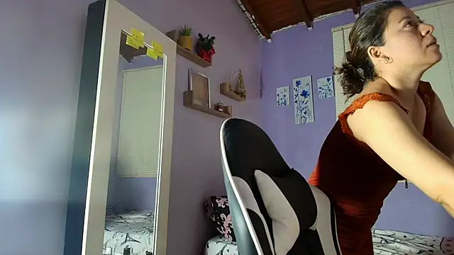 luna desiree online show from 10-24-25, 08:35