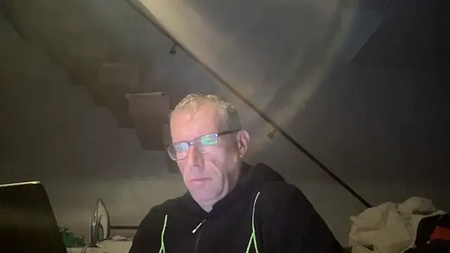 Snapshot of choupipat1 chatting on 10-02-25, 05:33 choupipat1 online show from 10-02-25, 05:33