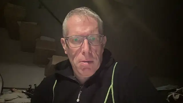 Snapshot of choupipat1 chatting on 10-06-25, 10:54 choupipat1 online show from 10-06-25, 10:54