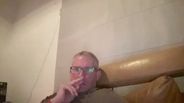 Snapshot of choupipat1 chatting on 09-24-25, 11:21 choupipat1 online show from 09-24-25, 11:21