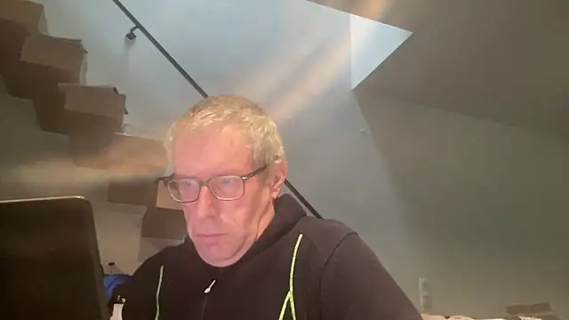 Snapshot of choupipat1 chatting on 11-19-25, 08:14 choupipat1 online show from 11-19-25, 08:14