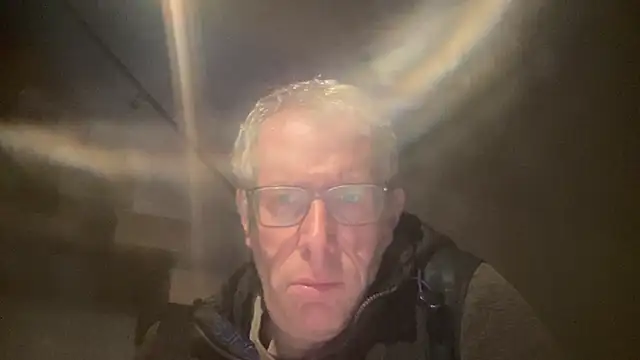 Snapshot of choupipat1 chatting on 11-09-25, 06:39 choupipat1 online show from 11-09-25, 06:39