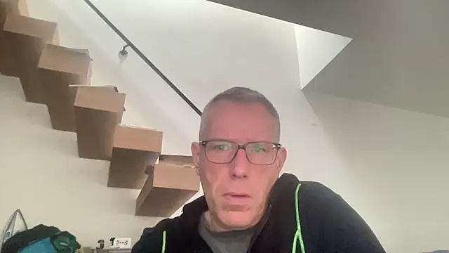 Snapshot of choupipat1 chatting on 02-25-26, 10:04 choupipat1 online show from 02-25-26, 10:04