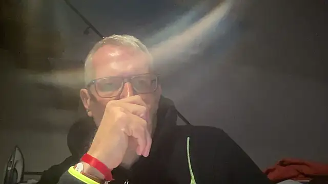 Snapshot of choupipat1 chatting on 10-01-25, 05:34 choupipat1 online show from 10-01-25, 05:34