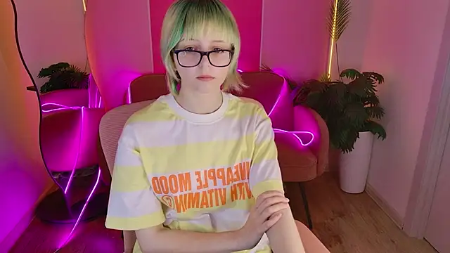CoralineYoung online show from 06-10-26, 08:37
